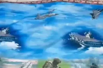 ஆபரேஷன் சிந்தூரை கௌரவிக்கும் விதமாக பனாரஸ் சேலையை வடிவமைத்த நெசவாளர்