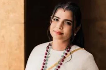 அதைவிட பணமா முக்கியம்..திருப்பி கொடுங்க!! சின்மயிக்கு பதிலடி கொடுத்த இயக்குநர்..