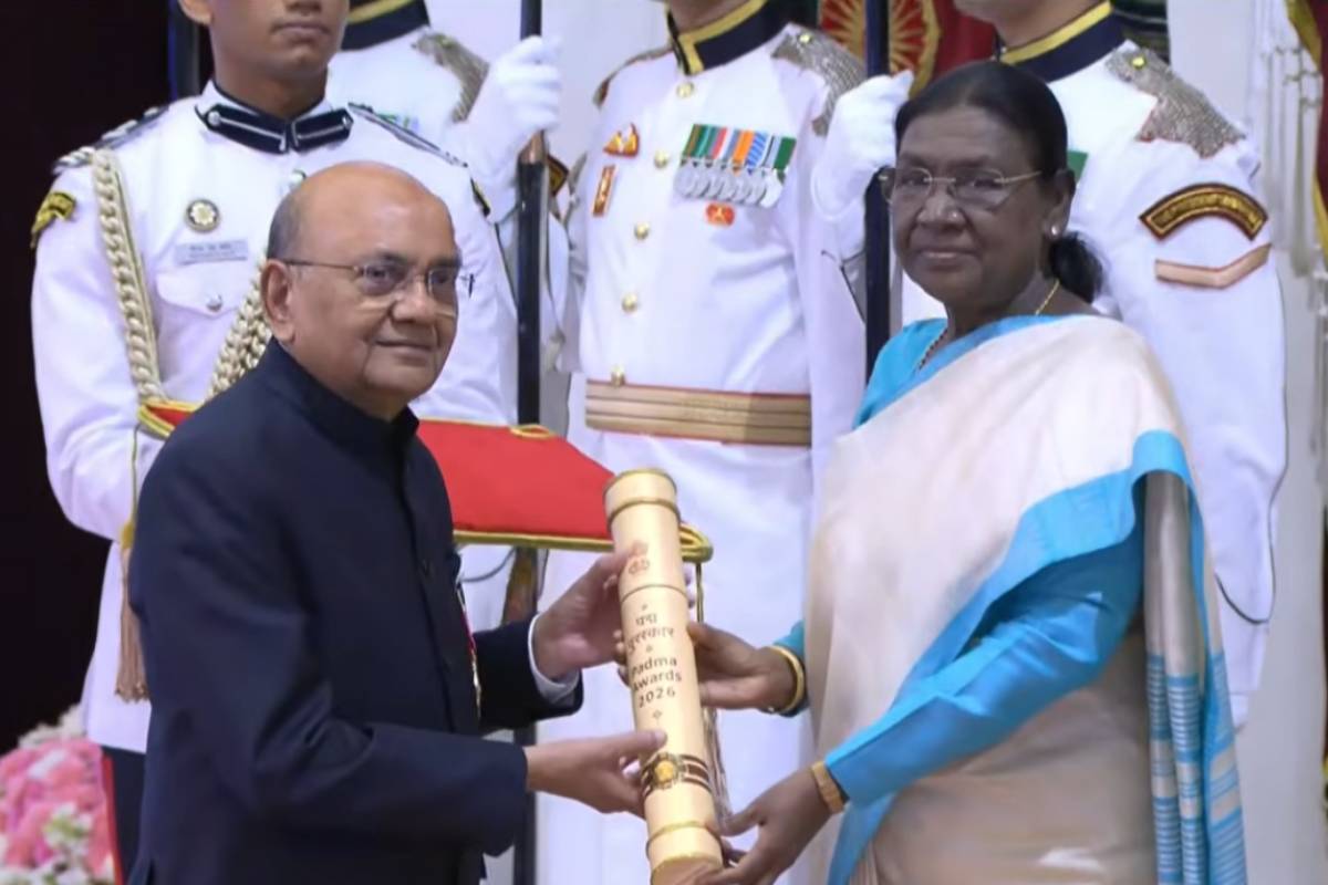 ஜனாதிபதியிடமிருந்து பத்ம விருது பெற்ற 7 தமிழர்கள் | 7 Tamils Received Padma Awards 2026