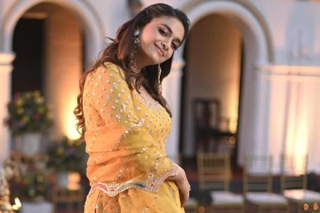 கீர்த்தி சுரேஷ் தமிழ் புத்தாண்டை எப்படி கொண்டாடி இருக்கிறார் பாருங்க! அழகிய ஸ்டில்கள்