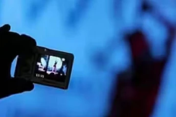 பிளஸ் -1 மாணவன் செய்த கொடூரம்; திருமணமான பெண் குளித்ததை வீடியோ எடுத்து மிரட்டல் - அதிர்ச்சி சம்பவம்!