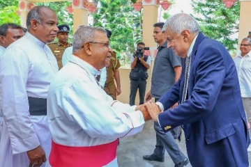 மன்னாரில் விசேட பாதுகாப்புக்கு மத்தியில் ஆயரை சந்தித்த ரணில்