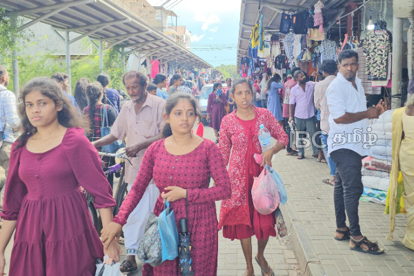 நாடளாவிய ரீதியில் களை கட்டிய தீபாவளி வியாபாரம் | Diwali Sales Boom Islandwide