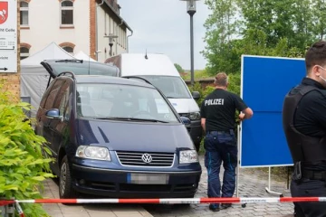 ஜேர்மனியில் நீதிமன்ற வளாகத்திலேயே பெண்ணை சுட்டுக்கொன்று விட்டு தற்கொலை செய்துகொண்ட நபரால் பரபரப்பு