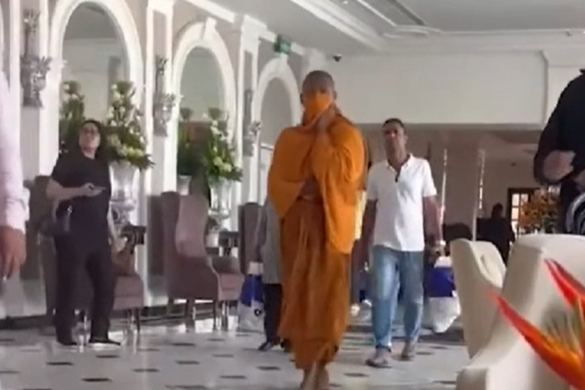 திடீர் உடல்நலக் குறைவால் நட்சத்திர ஹோட்டலை நோக்கி ஓடிய கஸ்ஸப தேரர் | Kassapa Thera Ran To Star Hotel Due To Ill Health