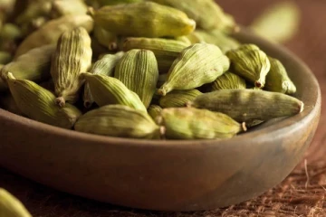 ஆண்கள் தினமும் ஏலக்காய் சாப்பிடுவதால் என்ன நடக்கும் தெரியுமா? அவசியம் தெரிந்து கொள்ளுங்கள்