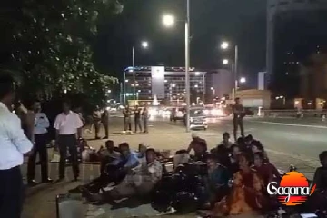 ගුරුවරු වැඩ කරන පාසලටම දරුවන් ඇතුළත් කරන්න යැයි ඉල්ලමින් දැවැන්ත උපවාසයක්