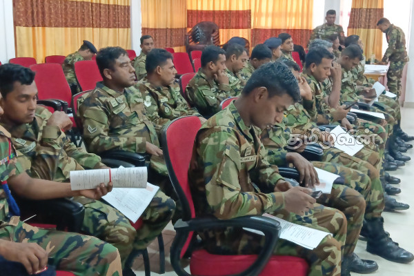 யாழில் அதிகாரிகள் இணைந்து நடத்திய இரத்ததான முகாம்: 78 பேர் குருதிக்கொடை | Blood Donation Camp Jointly Organized By Jaffna