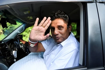 வெளிநாட்டிற்கு பறந்த சஜித் அணி!