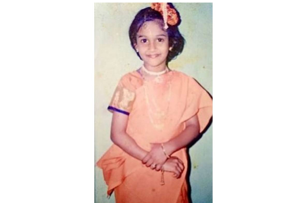 நம்ம பாண்டியன் ஸ்டோர்ஸ் முல்லையா இது.. ஆள் அடையாளமே தெரியவில்லையே | Kavya Childhood Pic