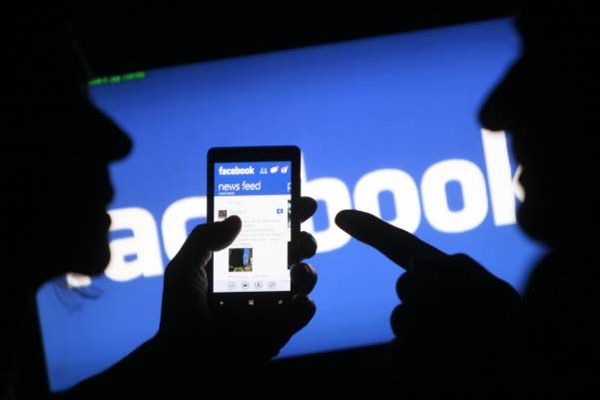 முகப்புத்தகத்திற்கு ஏற்பட்ட நிலை... ஆய்வில் வெளியான தகவல் | Facebook Usage Down Information In The Study Uk