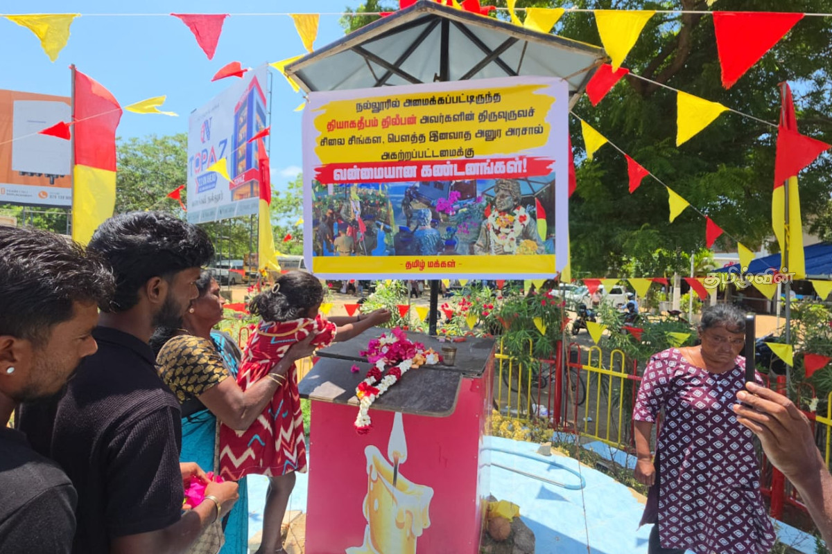 திலீபனின் சிலையின்றி தொடரும் அஞ்சலி: நல்லூரில் நெகிழ்ச்சிக் காட்சி | Police Removed Statue Of Thyaga Deepam Thileepan