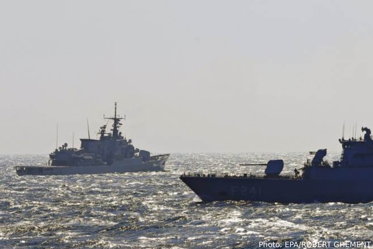 பேச்சுவார்த்தைக்கு மத்தியில்., ஹார்முஸ் ஜலசந்தி வழியாக சென்ற அமெரிக்க போர் கப்பல் | Us Naval Pass Through Strait Of Hormuz