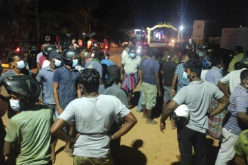 வியாழேந்திரனின் வீட்டுக்கு முன்னால் பதற்றம்! குவிக்கப்பட்டுள்ள பொலிஸார்
