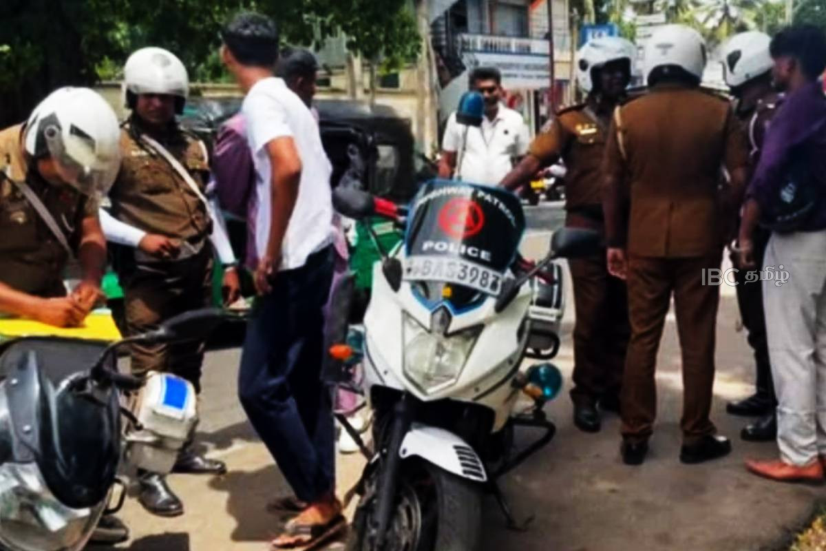 வவுனியாவில் போக்குவரத்து விதிமுறைகளை மீறி மாணவர்கள் பேரணி! எடுக்கப்பட்ட நடவடிக்கை | Vavuniya Police Seize Bike File Court Case