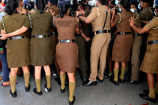 கணவர் சிறையில்; பெண் அதிகாரியின் தகாத உறவால் 12 வயது மகளுக்கு நேர்ந்த கதி! | 12 Year Old Daughter Sexually Abused