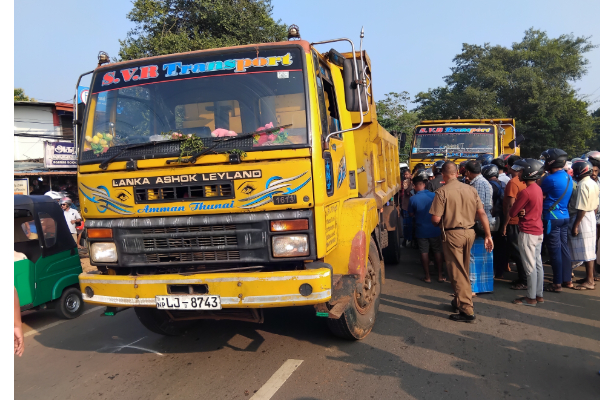 கிளிநொச்சியில் மோட்டார் சைக்கிளுடன் மோதிய கனரக வாகனம் | Heavy Vehicle Collides Motorcycle In Kilinochchi