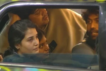 காருக்குள் ஏற்பட்ட சண்டை, அடிதடி, மருத்துவமனையில் அனுமதிக்கட்டாரா பிக்பாஸ் 9 பிரபலம்... ஷாக்கிங் தகவல்