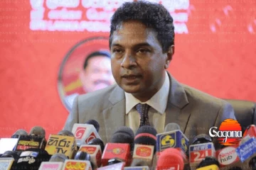 ‘විගණකාධිපති ධූරයට හිතවතෙකු පත් කරන්න හදන්නේ රේගු වංචා යට ගහන්නද?’ - පොහට්ටුවෙන් චෝදනා