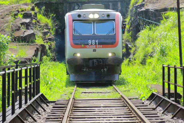 நாளை நண்பகல் வரை மலையக ரயில் சேவைகள் இயங்காது | Upland Train Services Continue To Be Affected