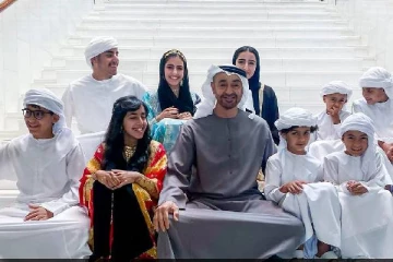 8 விமானங்கள், 700 கார்கள், ரூ 4000 கோடி அரண்மனை: உலகிலேயே பெரும் பணக்கார குடும்பம் இவர்கள்