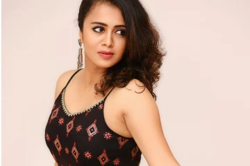 நீச்சல் குளத்தில் குளிக்கும் போட்டோவை வெளியிட்ட VJ அஞ்சனா! வைரல்