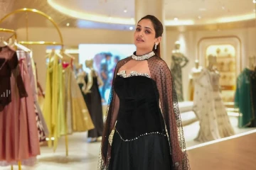 அயலி சீரியல் நடிகை வித்யா மோகனின் கிளாமர் போட்டோஷூட்