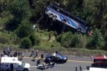 පාසල් බස් රථ අනතුරකින් දෙදෙනෙක් මරුට (විදෙස්)