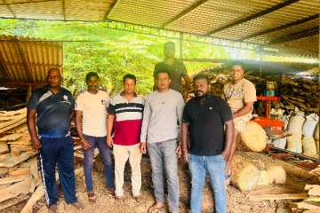 வவுனியாவில் 15 இலட்சம் ரூபாவிற்கும் அதிக பெறுமதியான மரங்கள் மீட்பு