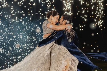 විජේ රෂ්මිකා ආයෙත් ලෝකෙ වටේම රසිකයෝ කළඹයි - දවසින් දවස ලස්සන වෙන ඒ දෙන්නගේ කතාව[PHOTOS]