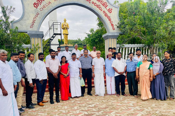 யாழில் தந்தை செல்வாவிற்கு மரியாதை செலுத்திய தமிழரசுக் கட்சி | Itak Pays Tribute To Thanthai Selva In Jaffna யாழில் தந்தை செல்வாவிற்கு மரியாதை செலுத்திய தமிழரசுக் கட்சி | Itak Pays Tribute To Thanthai Selva In Jaffna