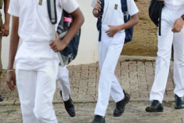 யாழில் புதிதாக சேர்ந்த மாணவனுக்கு பழைய மாணவர்களால் நேர்ந்த நிலை!