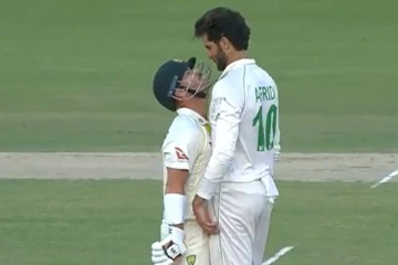 நேருக்கு நேர் எதிரித்து நின்ற வார்னர்-அப்ரிடி! பின்னர் ரசிகர்களுக்கு கொடுத்த ஷாக்