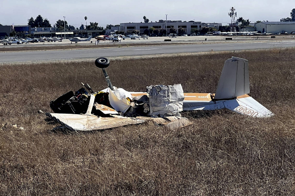 அமெரிக்காவில் நேருக்கு நேர் மோதிய விமானங்கள்! | Planes Collided Head On In The United States