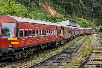 රියැදුරු, පාලක, ස්ථානාධිපති සහ සහයකයන් එක පෙළට- දුම්රිය සාමාන්‍යාධිකාරීගේ පරිපාලනයට එරෙහිව දැවැන්ත වර්ජනයක්