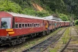 රියැදුරු, පාලක, ස්ථානාධිපති සහ සහයකයන් එක පෙළට- දුම්රිය සාමාන්‍යාධිකාරීගේ පරිපාලනයට එරෙහිව දැවැන්ත වර්ජනයක්