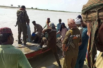 பாகிஸ்தானில் படகு நதியில் கவிழ்ந்து விபத்து: 20 பேர் உயிரிழப்பு-உலக செய்திகள்