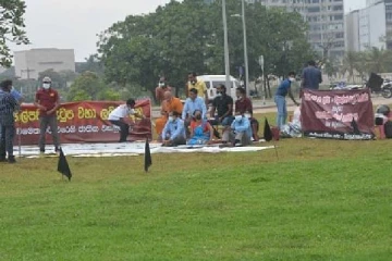 காலி முகத்திடலில் சத்தியாக்கிரகப் போராட்டத்தில் அதிபர் - ஆசிரியர்கள்