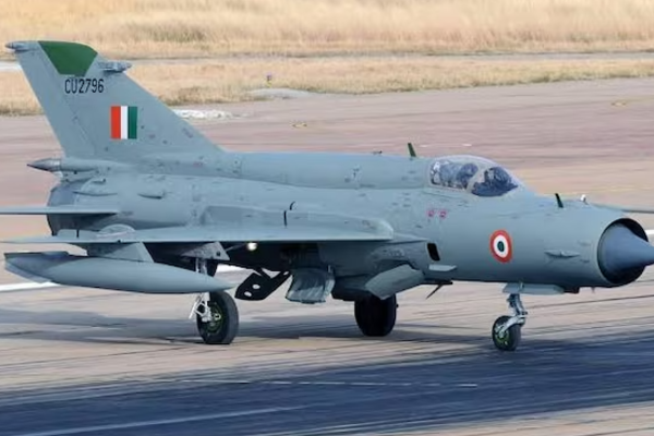 ஓய்வு பெறும் பறக்கும் சவப்பெட்டி! 60 ஆண்டுகளுக்குப் பின் MIG -21- ஐ தரையிறக்கிய இந்தியா | India Lands Mig 21 For The First Time In 60 Years