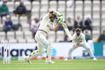 சாம்பியன்ஷிப் டெஸ்ட்: இந்திய பந்து வீச்சை அடித்து நொறுக்கிய நியூசிலாந்து