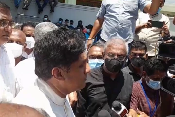 ஊரடங்கு சட்டத்தை மீறி கொழும்பில் வெடித்தது போராட்டம்! திணறும் படையினர் (video)