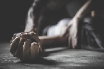 பாலியல் வன்கொடுமை - காதலனை நம்பி சென்ற பெண்..வீடியோ காட்டி விடாமல் நடந்த கொடூரம்!