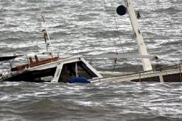புயலில் சிக்கி மூழ்கிய புலம்பெயர்ந்தோர் படகு... மூன்று நாட்கள் கடலில் தனியாக தத்தளித்த சிறுமி