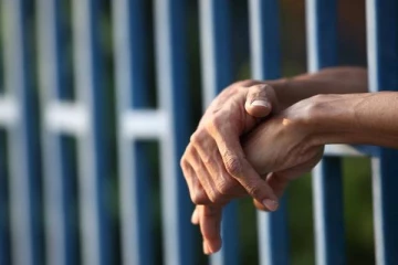 ஈகுவடார்  கைதிகளிடையே திடீர் மோதல்: 18 கைதிகள் பலி...பொலிஸார் பலர் காயம்