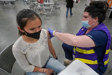 ஒரே ஷாட்டில் 6 டோஸ் கொரோனா தடுப்பூசியை பெண்ணுக்கு செலுத்திய சுகாதார ஊழியர்! எப்படி.. என்ன ஆனது?