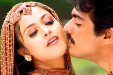 ரூம் போட்டு யோசிப்பாங்களோ? நடிகை சிம்ரனின் அப்படியொரு காட்சியை கலாய்த்த நெட்டிசன்கள்..