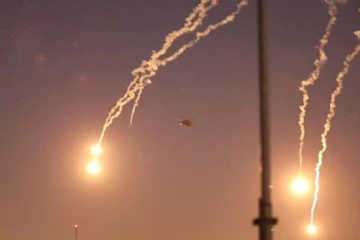 அமெரிக்க தூதரகத்தை குறிவைத்து சரமாரி ராக்கெட் தாக்குதல்! பிரபல நாட்டில் தொடரும் பயங்கரம்