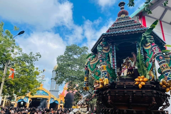 வரலாற்று சிறப்பு மிக்க யாழ் செல்வ சந்நிதி ஆலயத்தில்  இன்று மிக சிறப்பாக இடம்பெற்ற தேர்த்திருவிழா (Photos) | Jaffna Selva Sannidhi Temple Festival