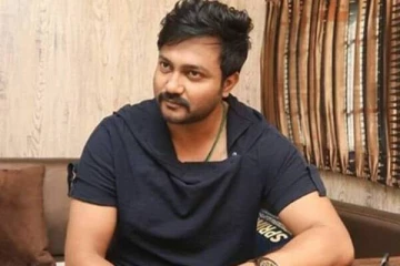 நடிகர் பாபி சிம்ஹாவின் மகள் மற்றும் மகனா இது, நன்றாக வளர்ந்துவிட்டார்களே?- அழகிய குடும்ப போட்டோ