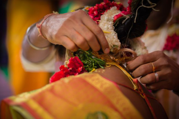 செல்வ சந்நிதியில் 108 ஜோடிகளுக்கு திருமணம்; வாழ்வளிக்கும் சிங்கப்பூர் தம்பதி | In Poverty 108 Couples At Selva Sannithi Wedding